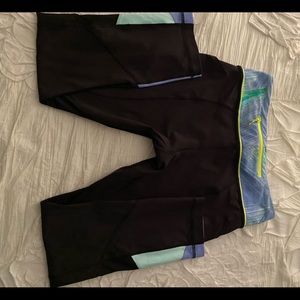 Lululemon Pace Rival Crop Sz 6 EUC Black Wind Chill White Lullaby